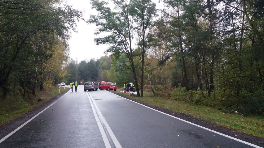 Tragedia w Teofilowie. W wypadku z udziałem trzech aut zginęły dwie kobiety [ZDJĘCIA+FILM]