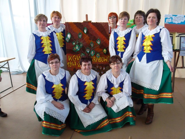 Maria Derra (stoi druga z lewej) z KGW Grabowo została najpopularniejszą gospodynią w powiecie starogardzkim