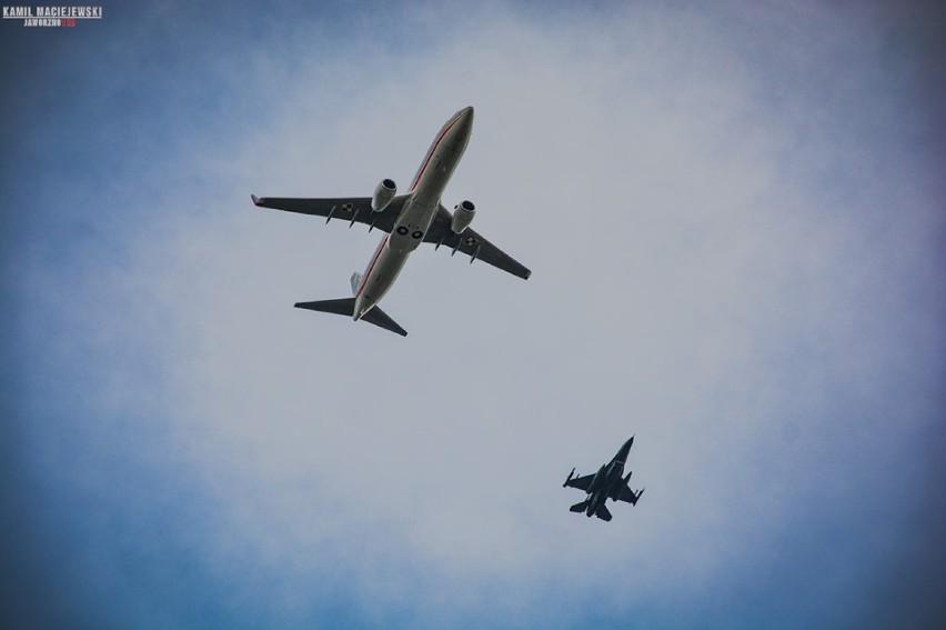 Samoloty i helikoptery nad Katowicami. Latały F16. To próba przed defiladą [ZDJĘCIA + WIDEO]