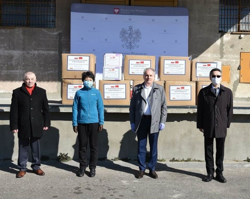 Koronawirus na Pomorzu. 3 tony środków ochrony osobistej z Chin trafią do szpitali i placówek medycznych [zdjęcia]