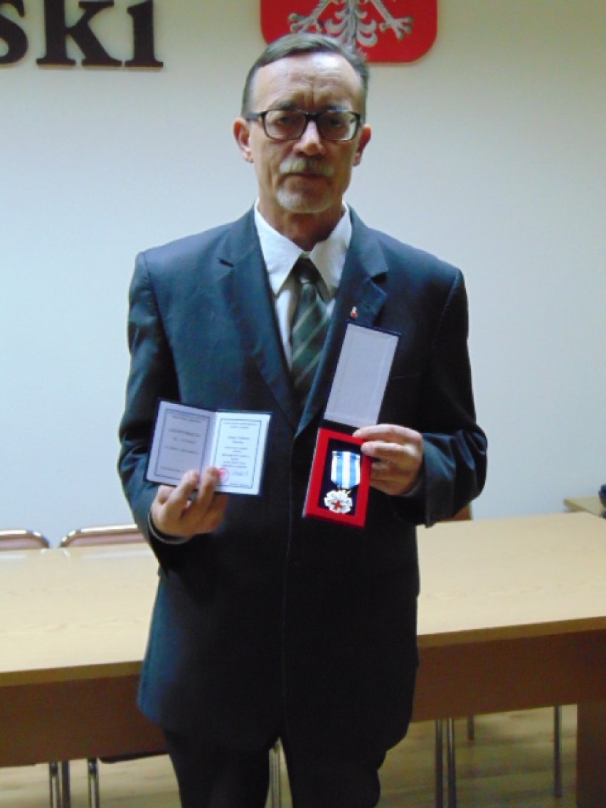 Honorowi krwiodawcy w Piotrkowie odznaczeni medalami