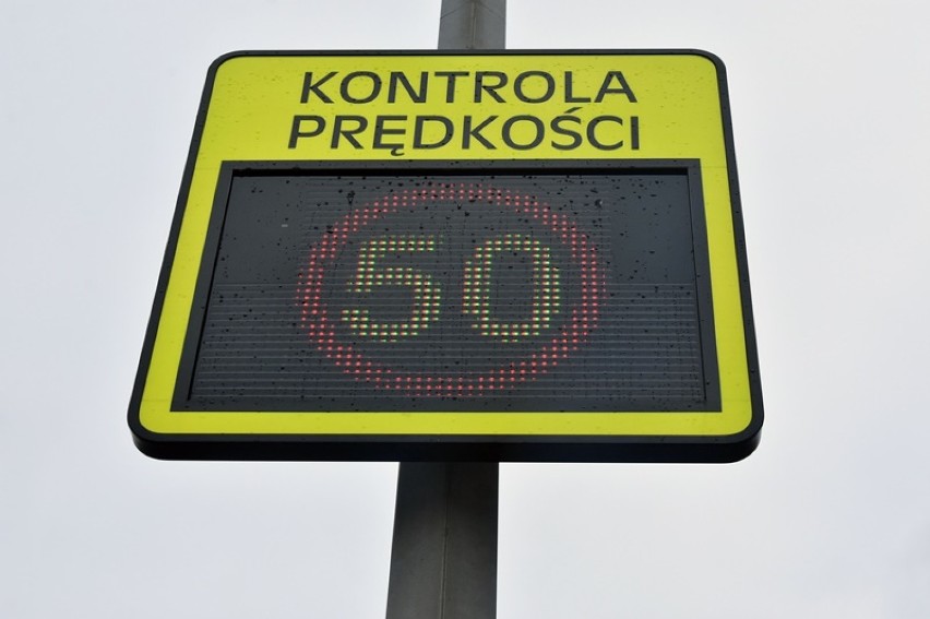 Nowe tablice pomiaru prędkości w Legnicy [ZDJĘCIA]