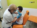 W Tarnowie ruszyły szczepienia przeciw COVID-19. Jako pierwsza zaszczepiła się Anna Czech - dyrektor Szpitala Wojewódzkiego im. św. Łukasza