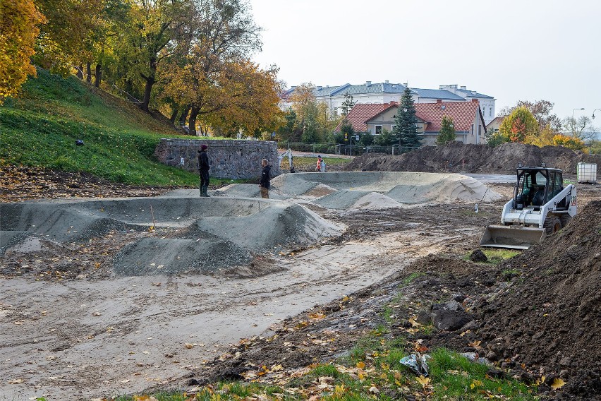 Trwa budowa Kwidzyńskiego Parku Rowerowego. To kolejna inwestycja realizowana w ramach budżetu obywatelskiego [ZDJĘCIA]