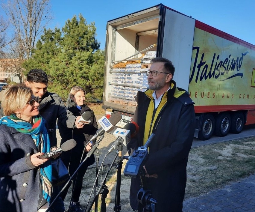 Do Radomia przyjechało 40 ton darów z Magdeburga. To pomoc z miasta partnerskiego dla uchodźców z Ukrainy, którzy są u nas - zobacz zdjęcia 