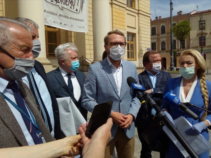 Poniedziałkowa konferencja prasowa po posiedzeniu...