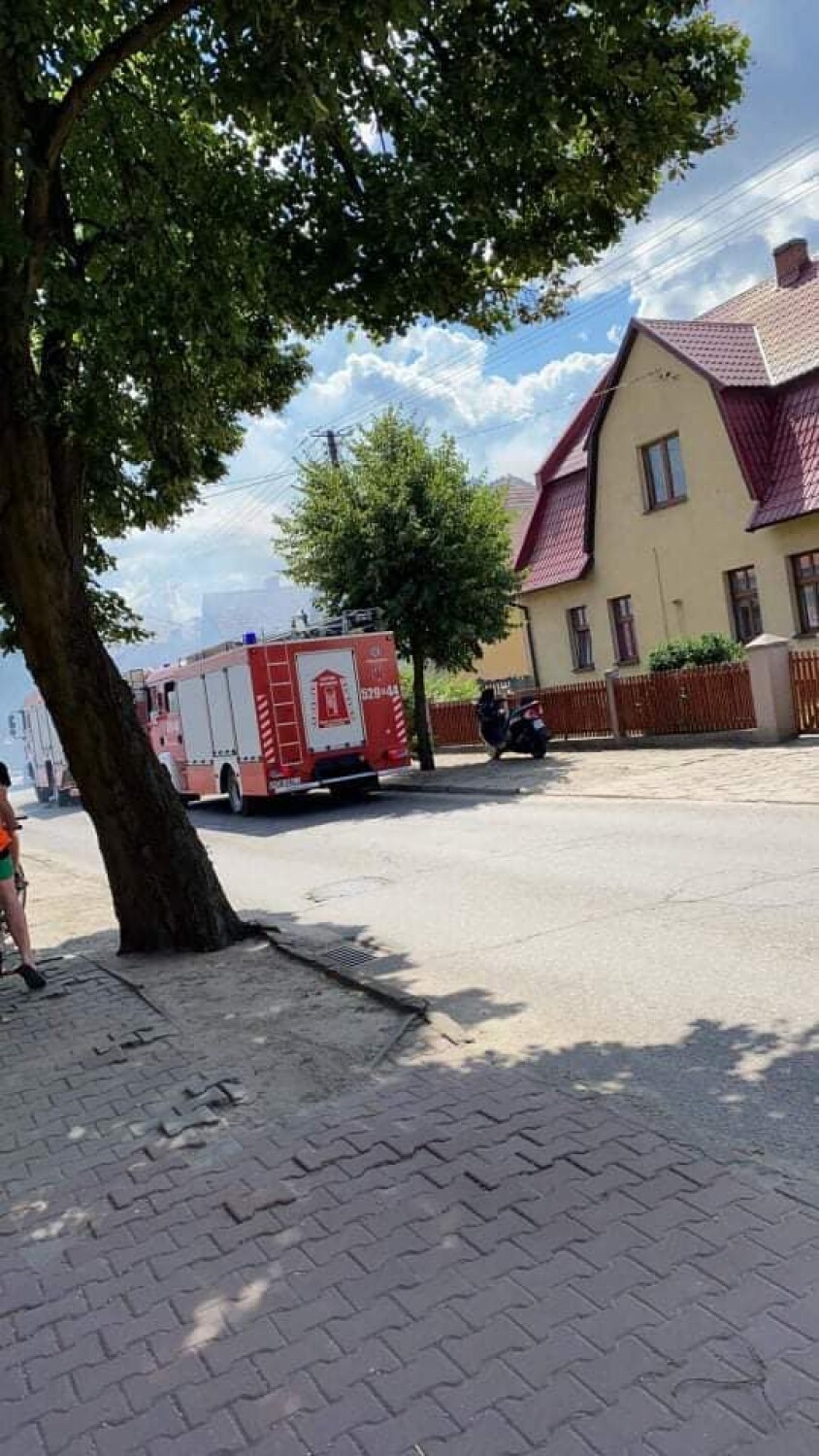 POŻAR. Spłonął garaż na ul. Mickiewicza w Ryczywole. Nie można wykluczyć podpalenia