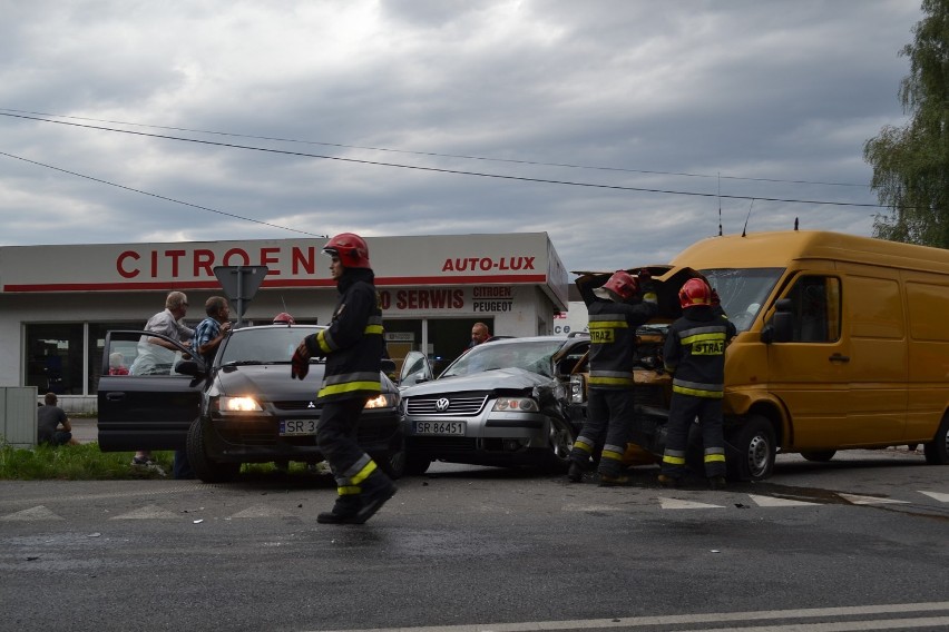 Wypadek w Rybniku: Trzy samochody zderzyły się na Raciborskiej