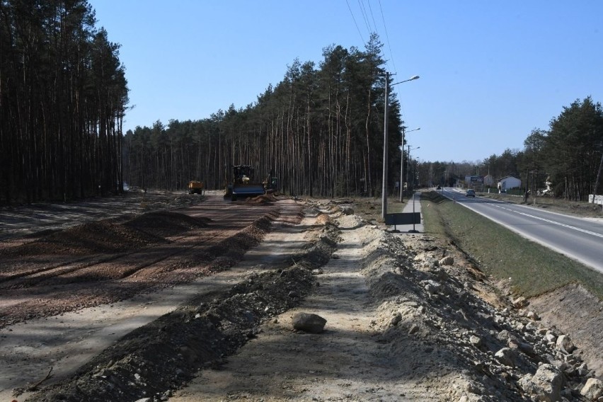 Mimo zagrożenia koronawirusem, trwają prace przy budowie...