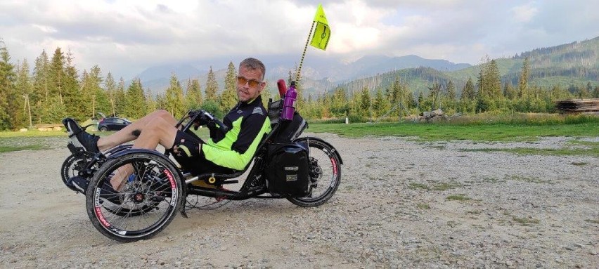 Niepełnosprawny rowerzysta z Jankowic k. Rybnika pokonuje...