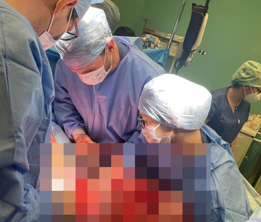 Lekarze ze Świdnicy usunęli pacjentce gigantycznego guza...