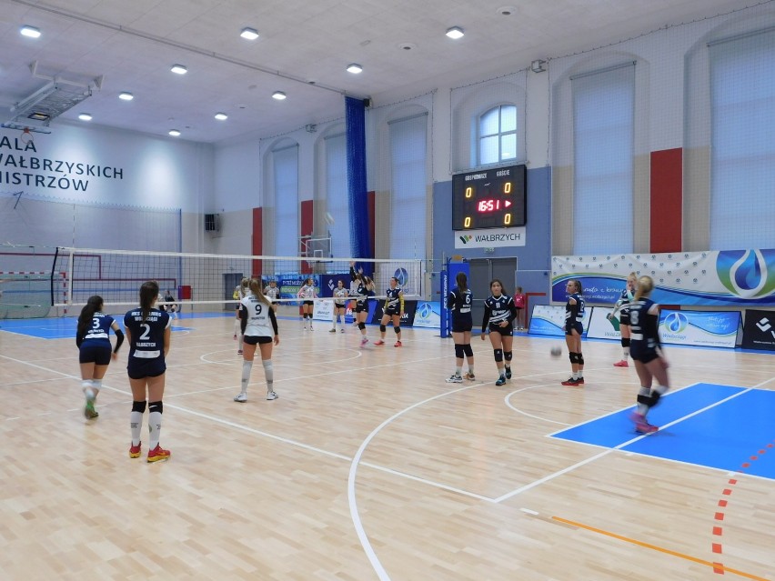 Siatkarki Chełmca Wodociągów Wałbrzych pokonały na swoim boisku 3:0 El-TIM Volley Głogów
