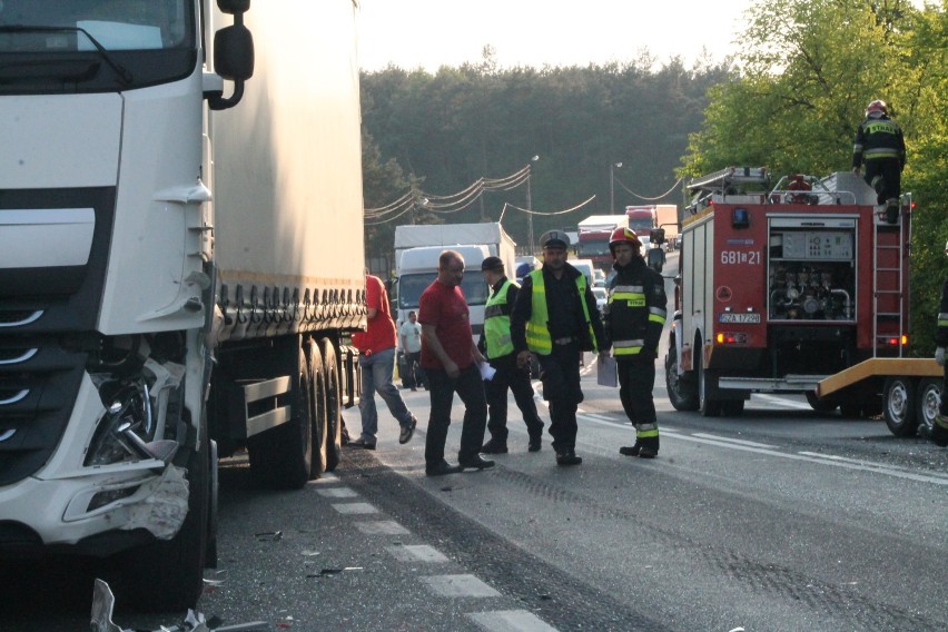 Wypadek na DK78 w Porębie.