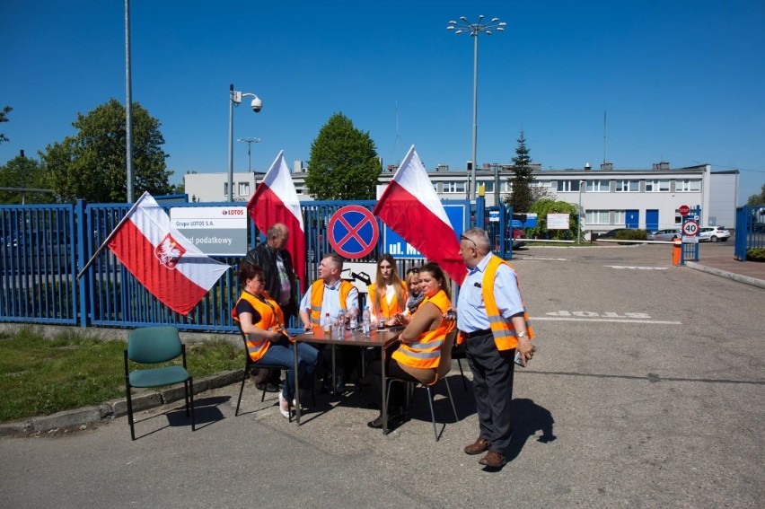 Protest w Lotos Kolej [ZDJĘCIA] Pracownicy wznowili protest [OŚWIADCZENIE Lotosu]