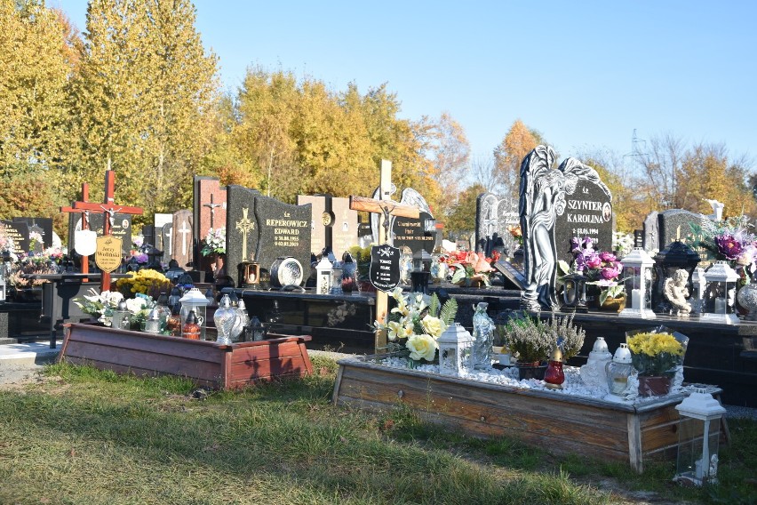 Na cmentarzu komunalnym w Żorach, mieszkańcy zajmowali się...