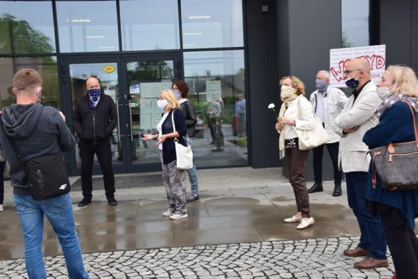 #MuremzaIgorem Protest pod dębickim Sądem Rejonowym w obronie sędziego Igora Tulei