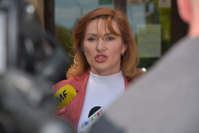 Rzecznik sieradzkiej prokuratury Jolanta Szkilnik informuje, że prokurator prowadzący śledztwo w sprawie pogryzienia czeka jeszcze na opinię dotyczącą genetycznego pokrewieństwa psów.