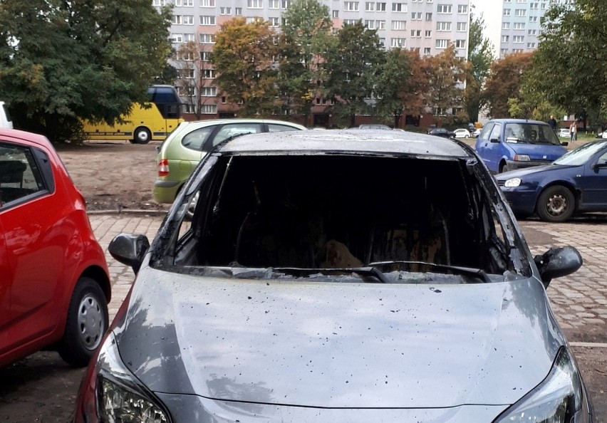 Wrocław. Kto podpalił auta przy ul. Komandorskiej? Zobacz zdjęcia
