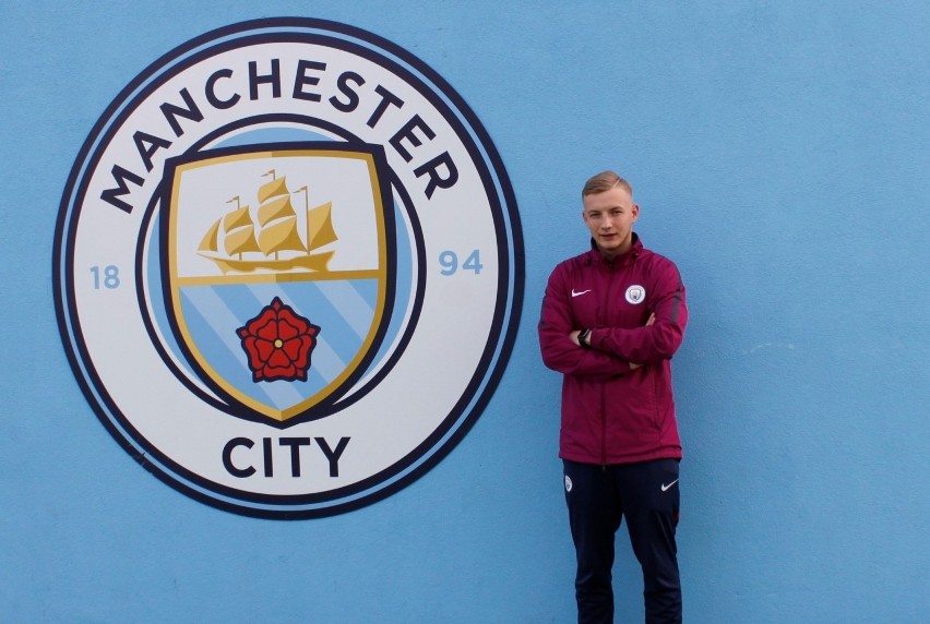 Nie tylko grając w piłkę, można się wybić w futbolu. Chłopak z naszego regionu założył Polish Football Academy