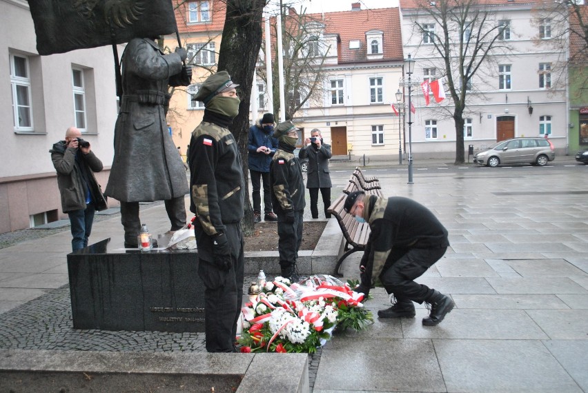 102 rocznica Powstania Wielkopolskiego w Wolsztynie. Złożono kwiaty pod pomnikiem
