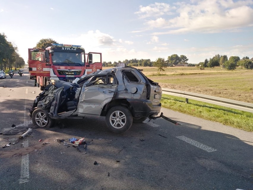 Powiat lubartowski: Na prostym odcinku auto wypadło z drogi. Zdjęcia mrożą krew w żyłach 