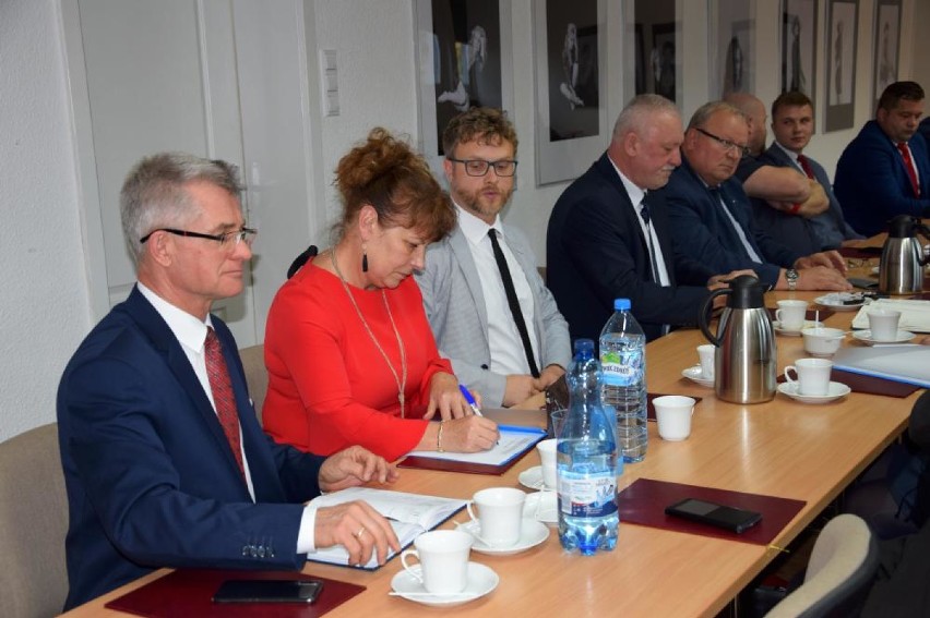 Rada Powiatu Chodzieskiego: Radni kadencji 2018-2023 odebrali zaświadczenia o wyborze (FOTO)