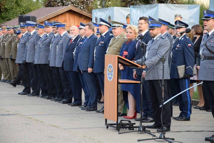 Wielkie święto mundurowych. Komenda Powiatowa Policji ma swój sztandar (zdjęcia)