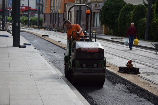 W czwartek 1 sierpnia układano asfalt przy Parku 111.
