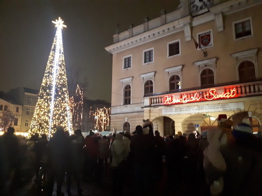 Uroczyste odpalenie iluminacji świątecznych na Rynku Miejskim w Ostrowie Wielkopolskim - 2021.