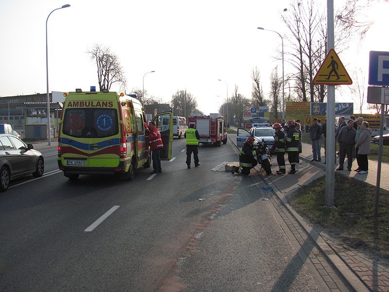 Kalisz - Wypadek na Wrocławskiej. Motocyklista zderzył się z samochodem. Film i zdjęcia