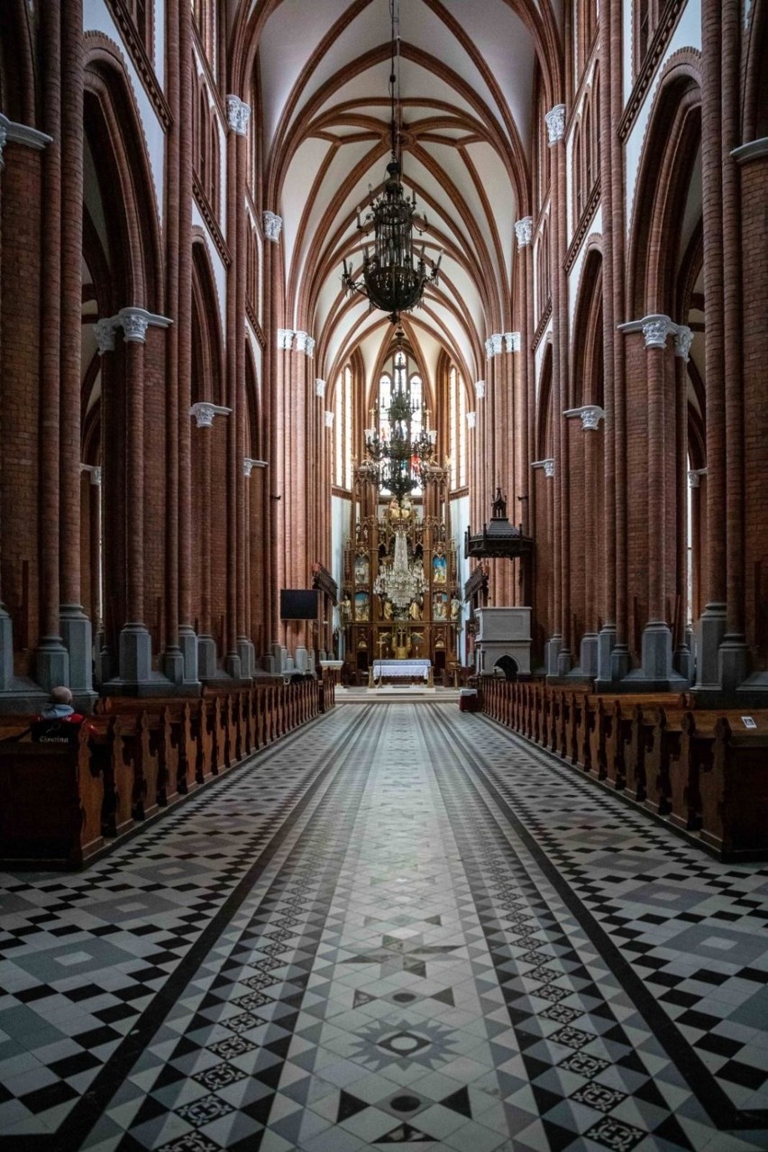 Akty apostazji w Archidiecezji Białostockiej. Ile osób odeszło z Kościoła i dlaczego? Jak w praktyce przebiega apostazja? 