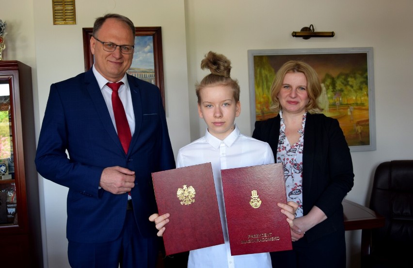 Nagroda dla Natalii Dudek. Uczennica PSP 6 w Radomsku doceniona za sukcesy w nauce i osiągnięcia sportowe
