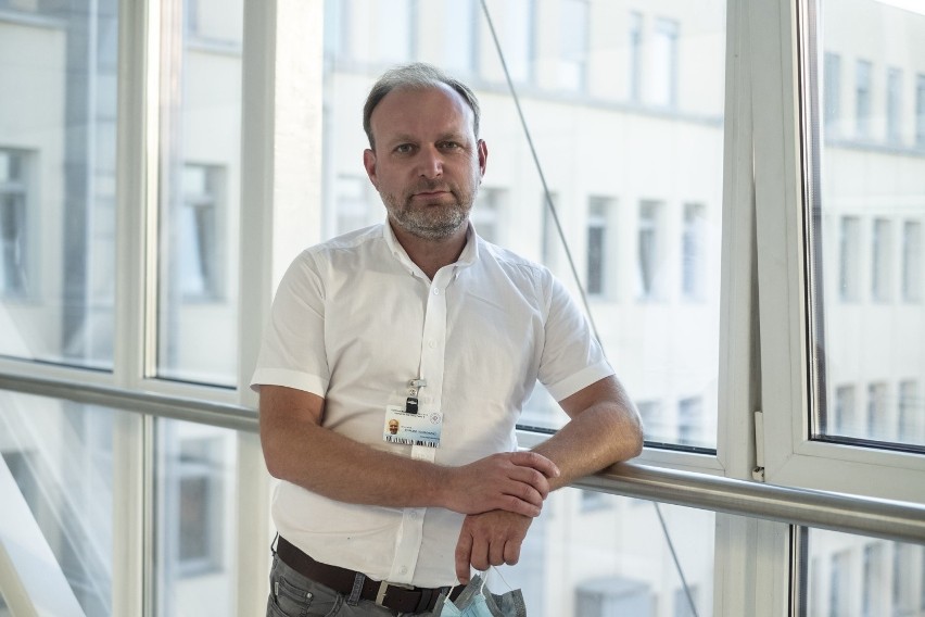 Dr Tomasz Ozorowski jest mikrobiologiem i konsultantem...