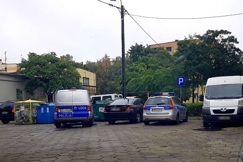 Postawił na nogi policję telefonem o rzekomo gwałconej i więzionej kobiecie w jednym z bloków w Lesznie 