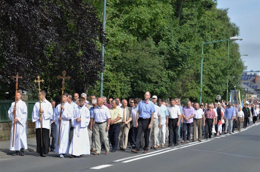 Lubliniec: procesja Bożego Ciała ulicami centrum miasta [ZDJĘCIA]