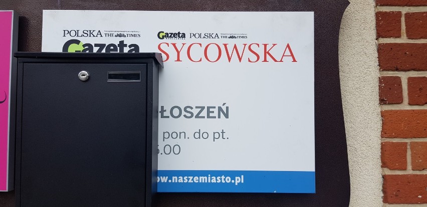 Przy wejściu do dawnej redakcji Gazety Sycowskiej dostępna...