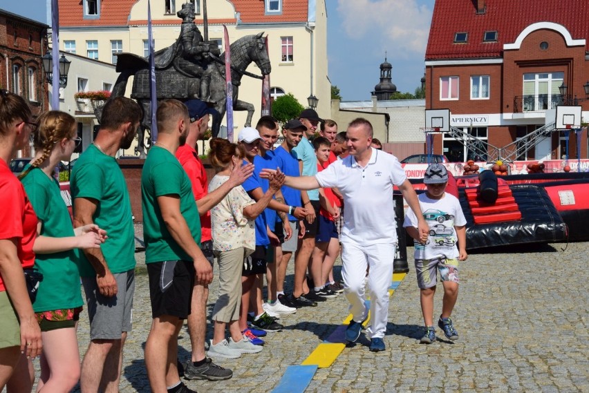 W Gniewkowie zawodnicy wspinali się, pokonywali trudne...