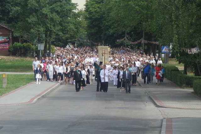 Procesja w Jastrzębiu: tłumy na ulicach miasta