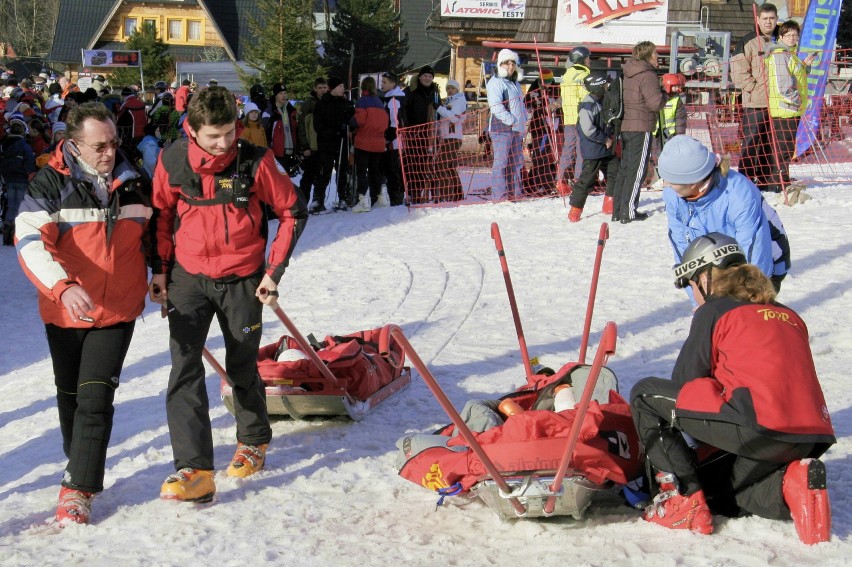 Średnio połamani narciarze na oddziale ratunkowym muszą...