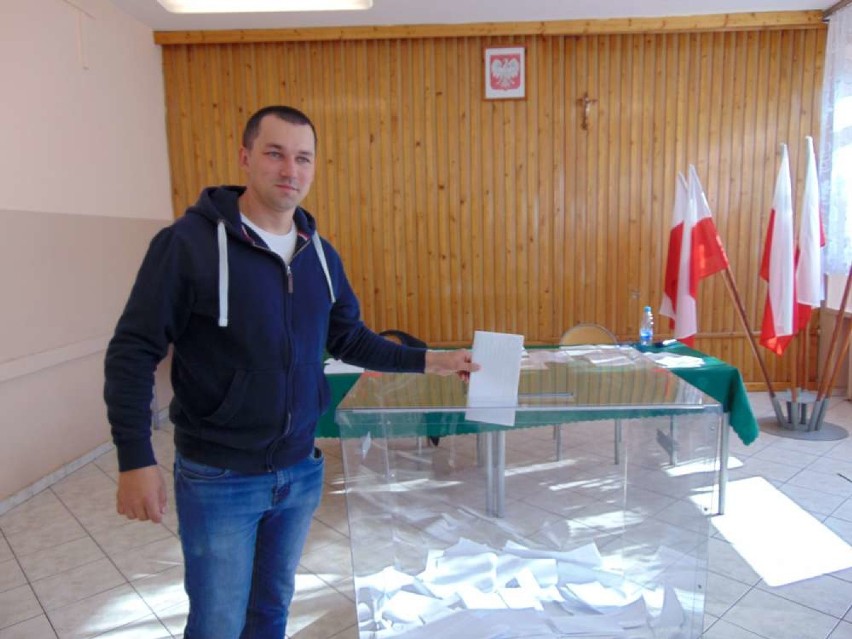 Lokal wyborczy w Budzyniu na oś. Wierzbowym godz. 14.00.