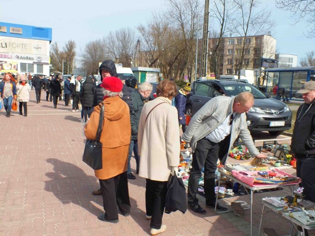 W sobotę na Giełdzie Staroci i Różności, na parkingu Specjalnej Strefy Ekonomicznej Starachowice było najwięcej wystawców i sprzedawców