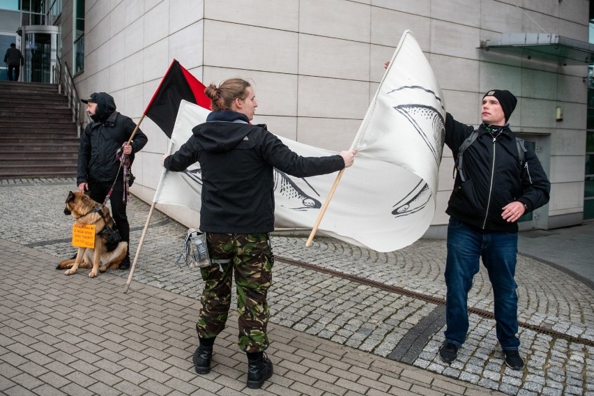 Grupa Extinction Rebellion zorganizowała w poniedziałek...