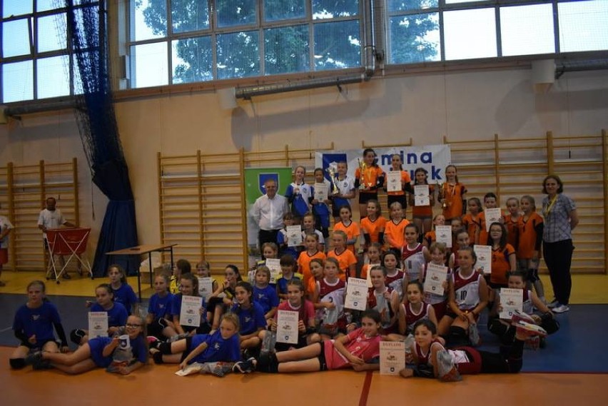 Kłobuck: Turniej minisiatkówki dziewcząt ZDJĘCIA