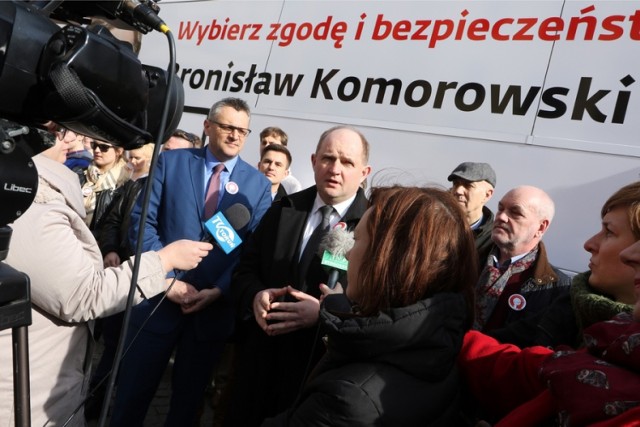 Więcej zdjęć znajdziesz w NOWOŚCIACH

Toruń: Rozpoczęto kampanię Bronisława Komorowskiego [ZDJĘCIA]