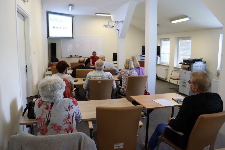 Zobacz na czym polega projekt "Pierwszy krok w chmurze" i jak realizuje go Włodawska Biblioteka Publiczna