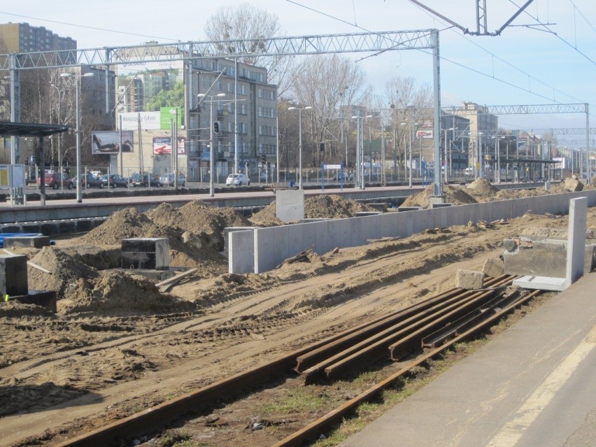 PKP Gdynia Główna: Remont torowiska trwa. Przebudowa peronu nr 5 prawie zakończona
