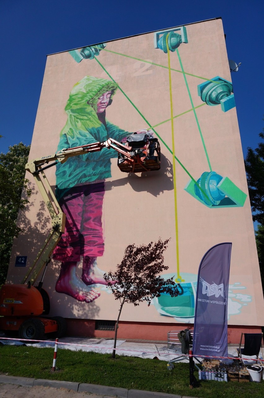 Nowy mural w Białymstoku. Chłopczyk z wędką [ZDJĘCIA]