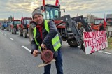 Protest rolników w Jaksonku, traktory blokują przejazd DK 74 ZDJĘCIA