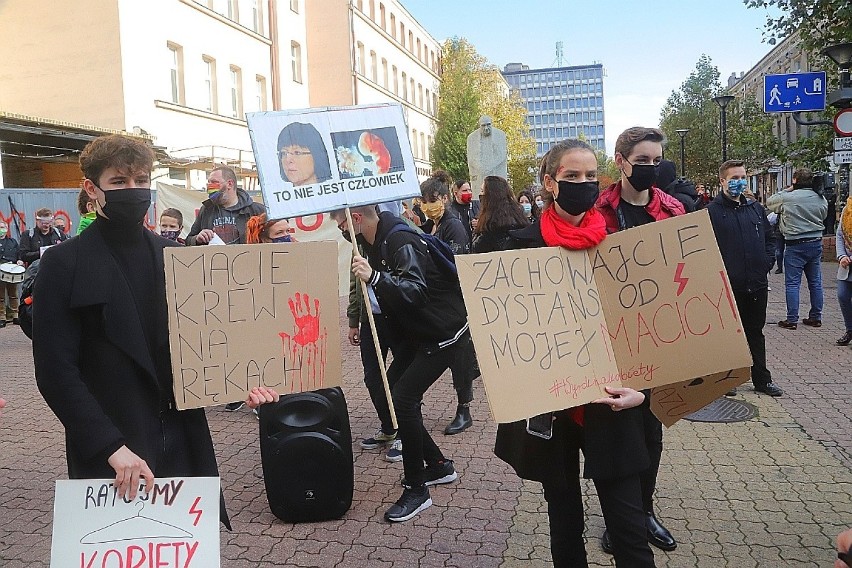 Strajk kobiet, protest kobiet. Łodzianie znowu protestowali przeciwko orzeczeniu Trybunału Konstytucyjnego w sprawie aborcji ZDJĘCIA 