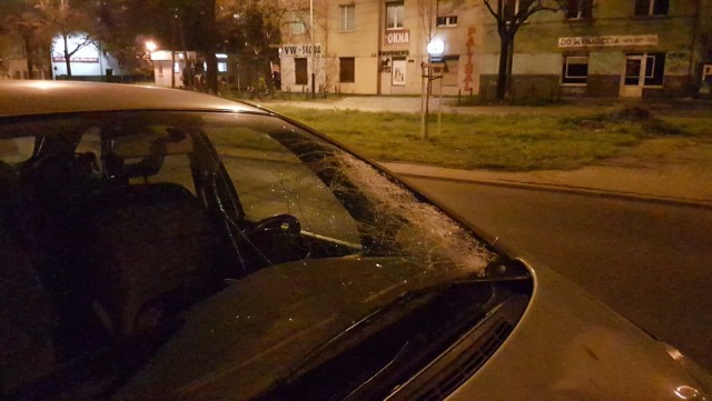 Wypadek na Rzgowskiej w Łodzi. Kierowca bez prawa jazdy potrącił pieszego na pasach
